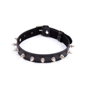 Collar BDSM negro ajustable con pinchos metálicos y cierre de hebilla